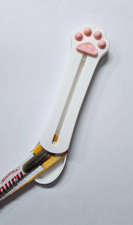 Aplikator za tekuće posalstice za pse i mačke